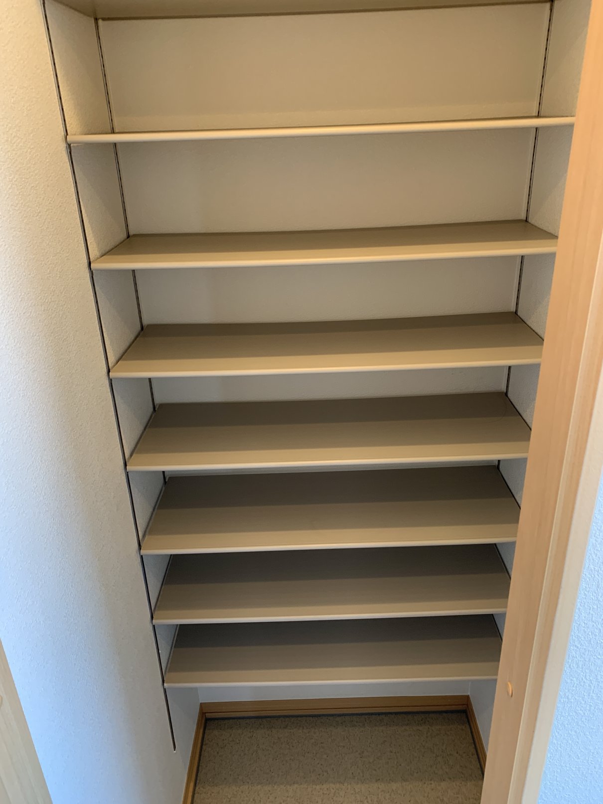 玄関　収納たっぷりのシューズクローク