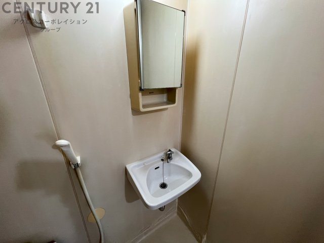 洗面設備　コンパクトな洗面台！