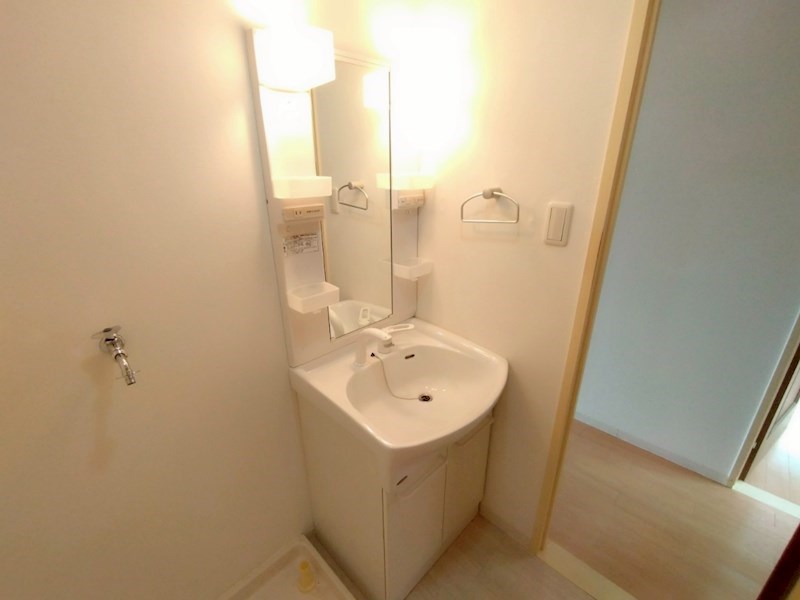 洗面設備　使い勝手の良い洗面化粧台。