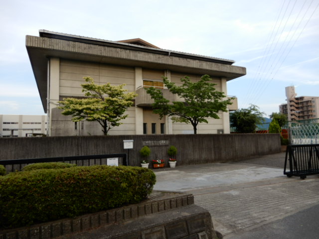 中学校　岐阜市立青山中学校（中学校）まで933m