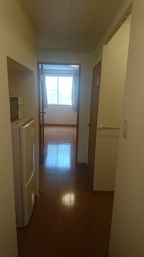 玄関　号室によって間取りや仕様は異なります。