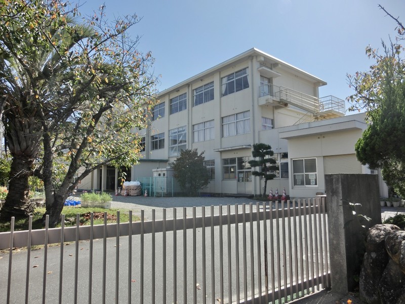 小学校　加古川市立志方小学校（小学校）まで965m