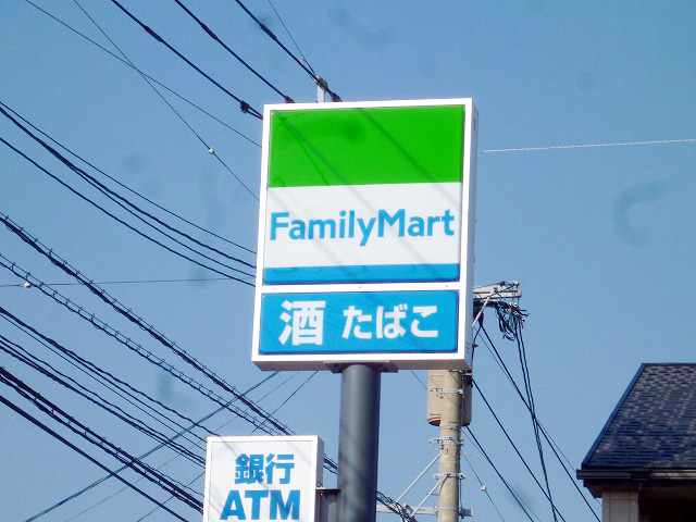 コンビニ　ファミリーマート福岡薬院二丁目店（コンビニ）まで122m