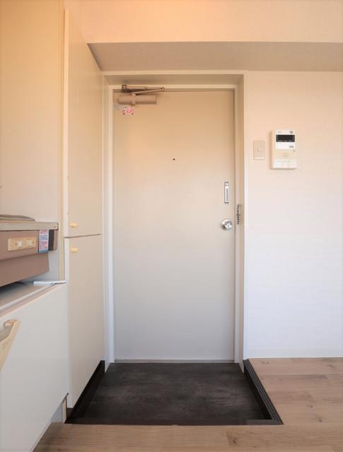 玄関　玄関　※同物件・同仕様画像