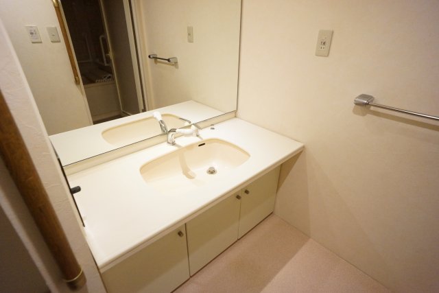 洗面設備　共有スペースです。