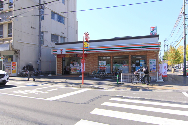 コンビニ　セブンイレブン　松山平和通１丁目店（コンビニ）まで86m