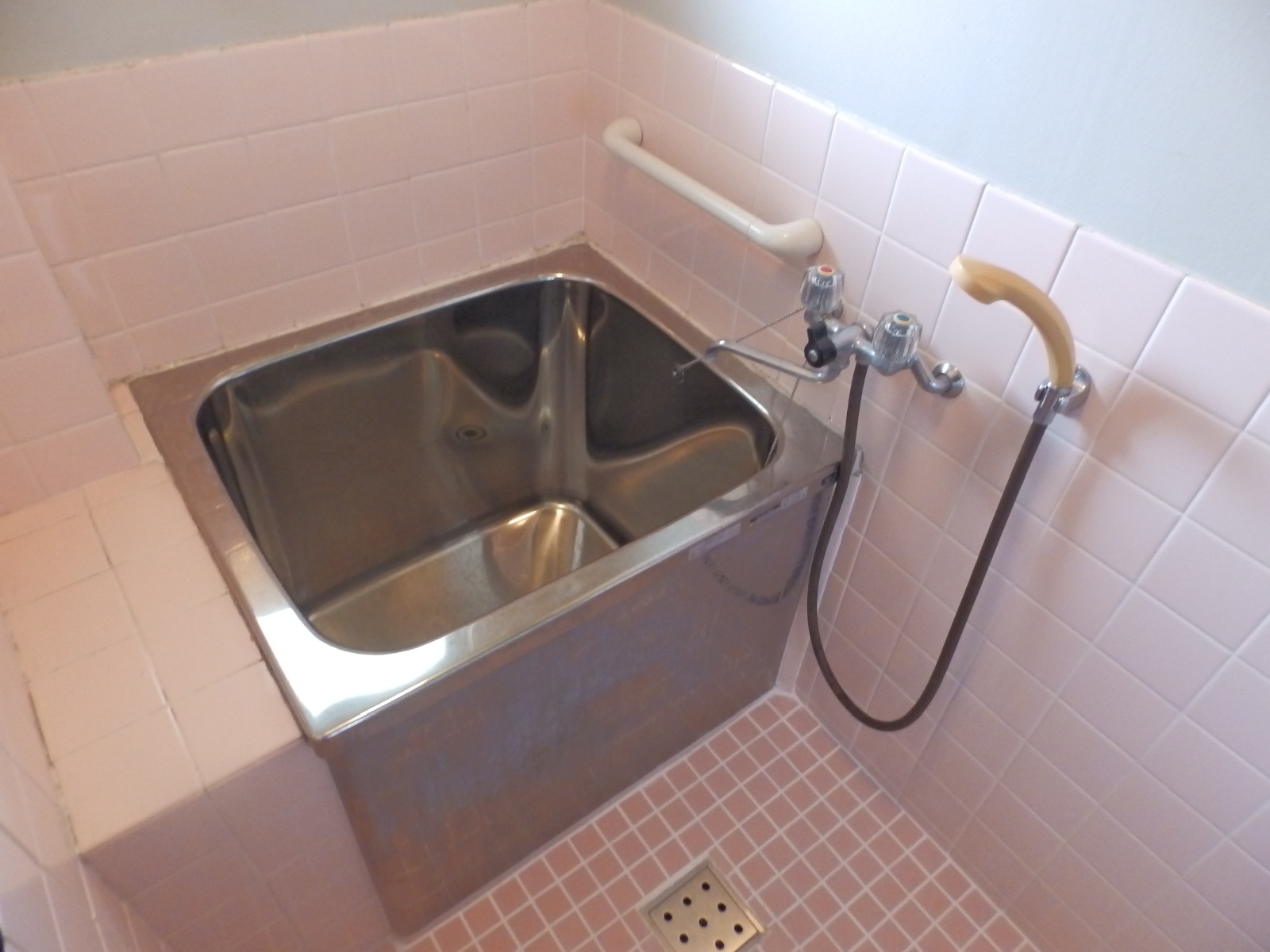 バス・シャワールーム　シャワー付いています