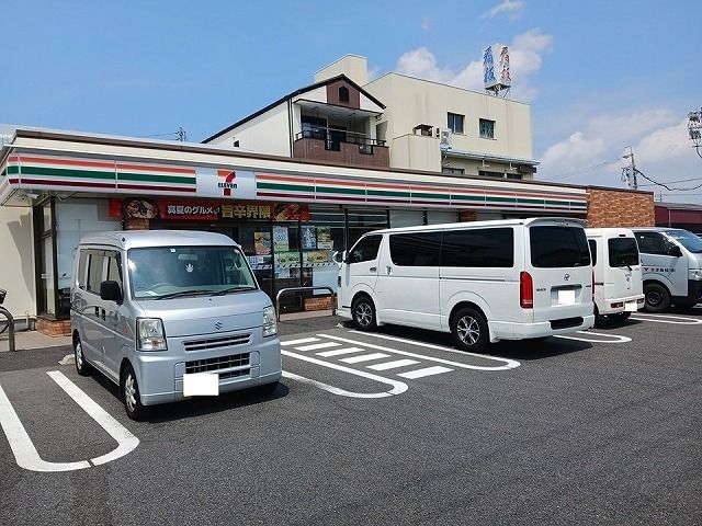 コンビニ　セブンイレブン（コンビニ）まで700m