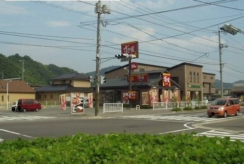 飲食店　すき家（飲食店）まで290m