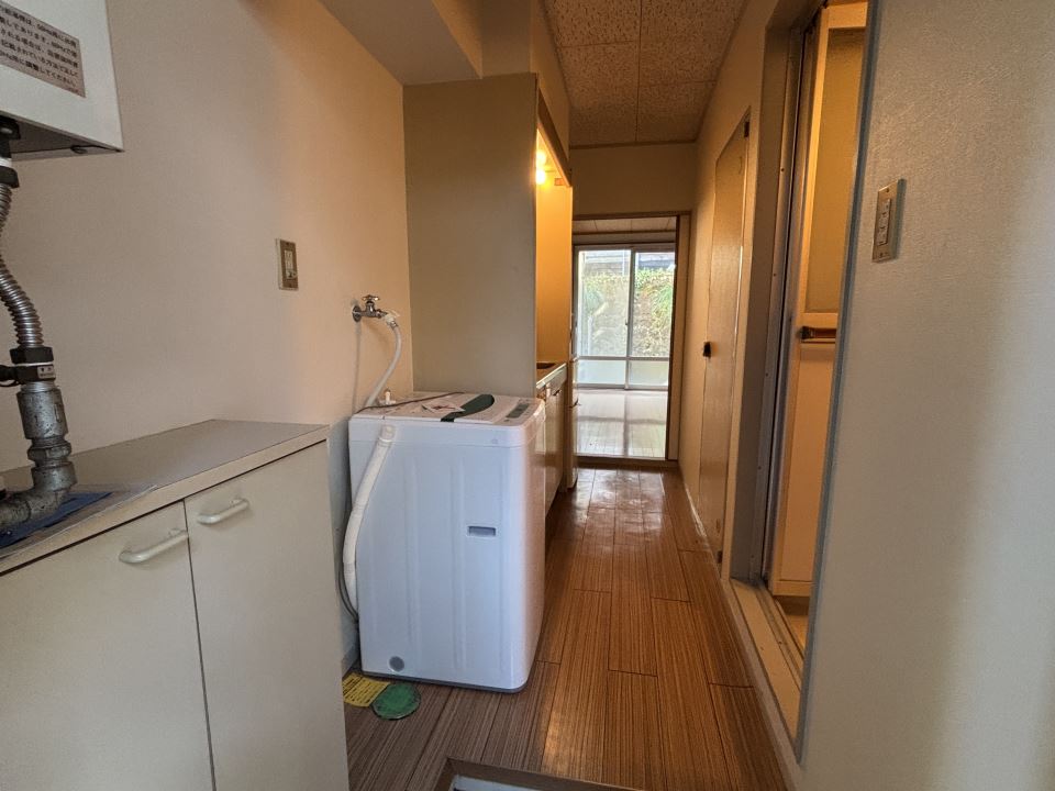 玄関　玄関にはシューズボックスあります