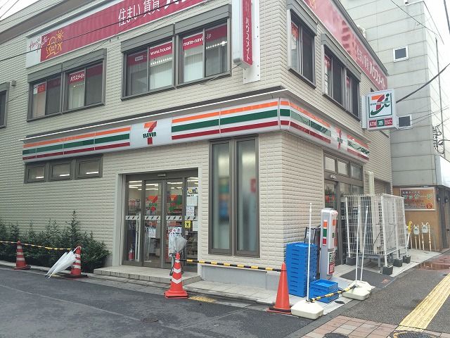コンビニ　セブン-イレブン北千住駅西口店（コンビニ）まで221m