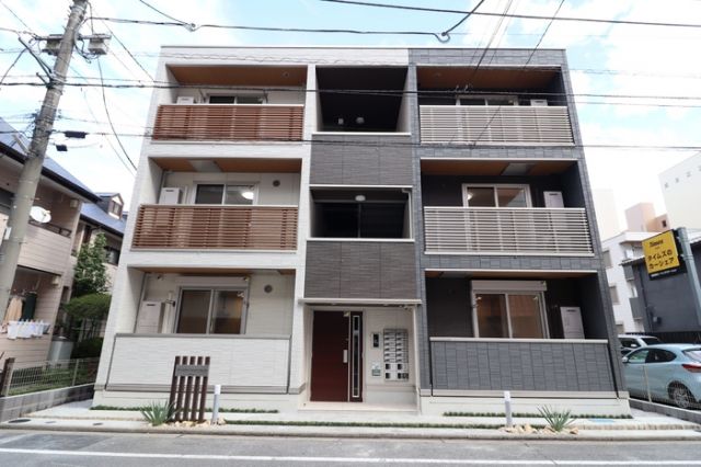 ＡＫコンフォルト高崎栄町の建物外観