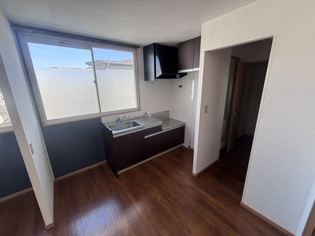 キッチン　広々使えるキッチンで楽しく料理がができます。冷蔵庫置きスペー