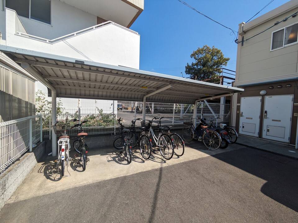 駐車場　駐輪場