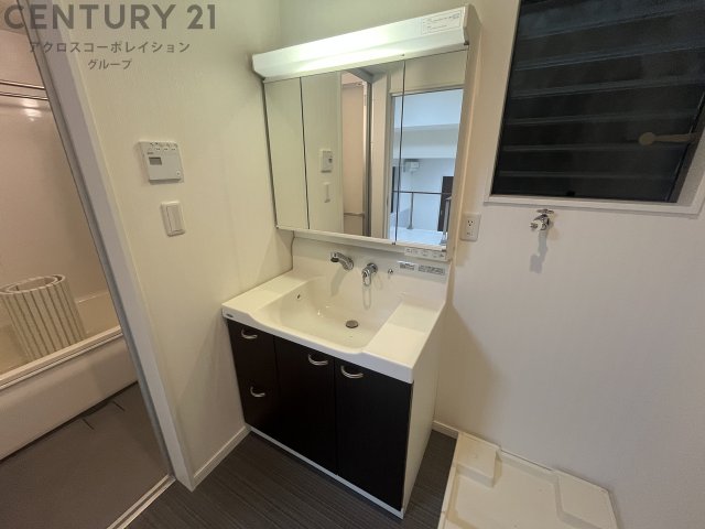 洗面設備　脱衣スペースもあります