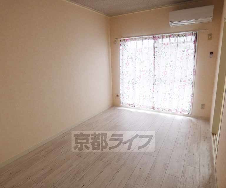 居室・リビング　広々とした室内です。