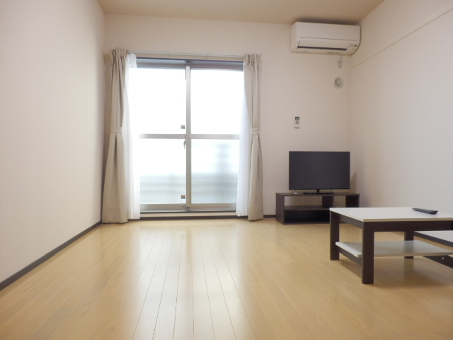 居室・リビング　LED調光シーリングライト採用で明るいです！