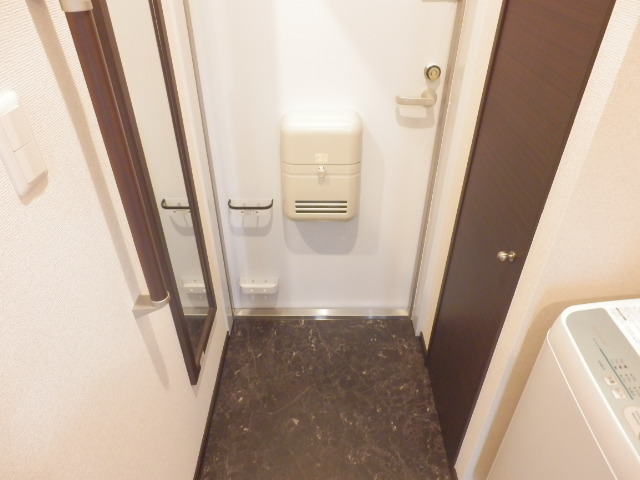 玄関　シューズボックスも広く、傘立てまで付いてます！