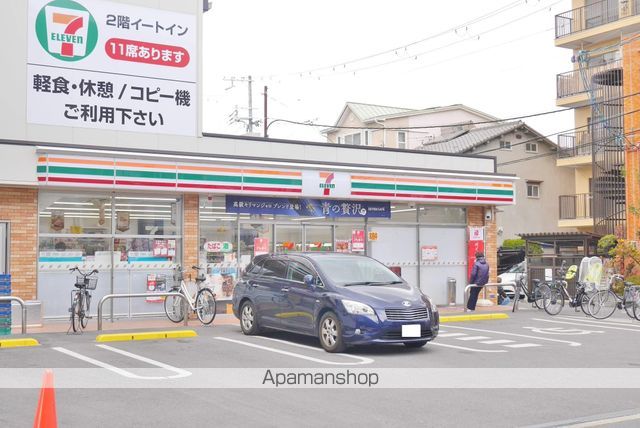 コンビニ　セブンイレブン（コンビニ）まで239m