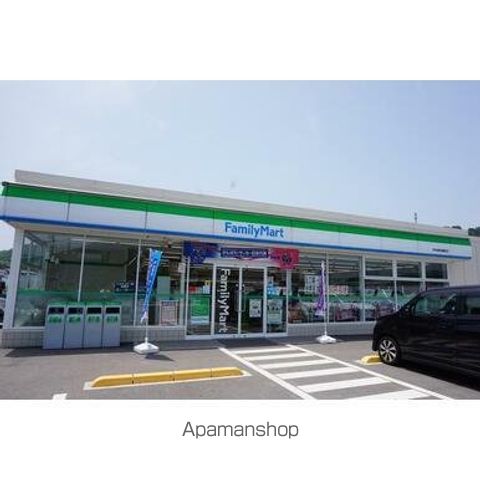 コンビニ　ファミリーマート（コンビニ）まで450m