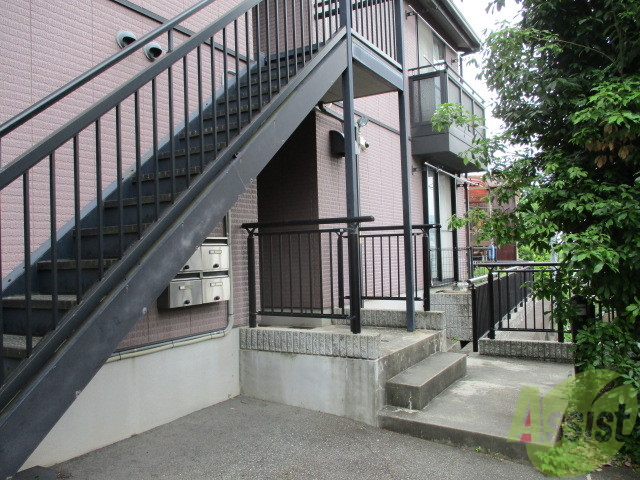 エントランス　清掃も行き届いています。