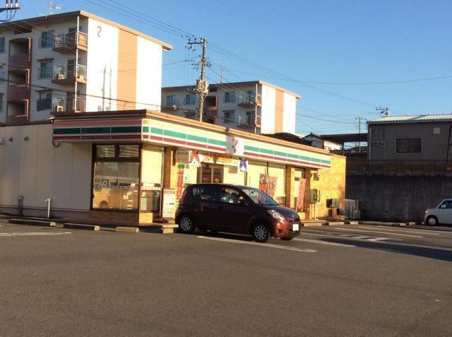 コンビニ　セブンイレブン（コンビニ）まで863m