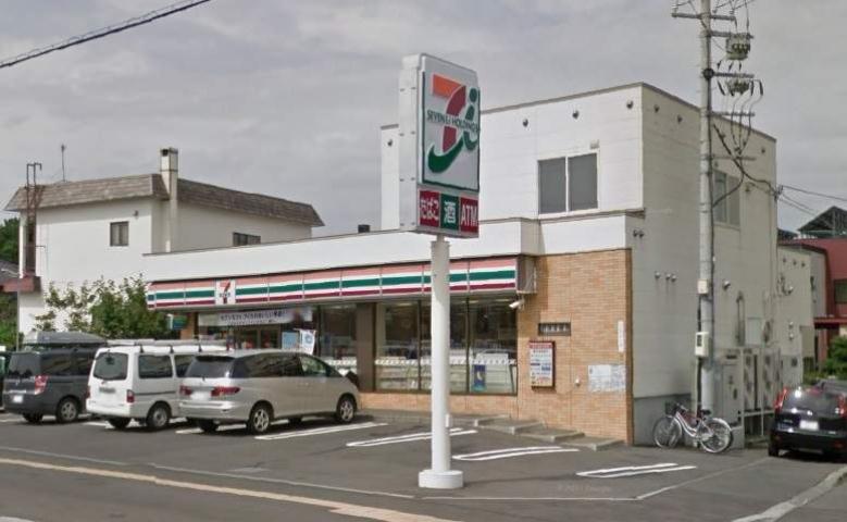 コンビニ　セブンイレブン（コンビニ）まで180m