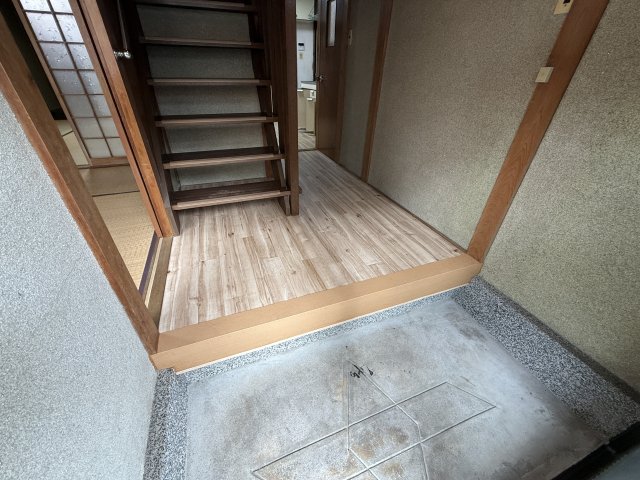 南丹市八木町貸家の玄関写真
