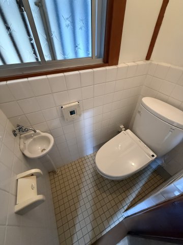 南丹市八木町貸家のトイレ写真
