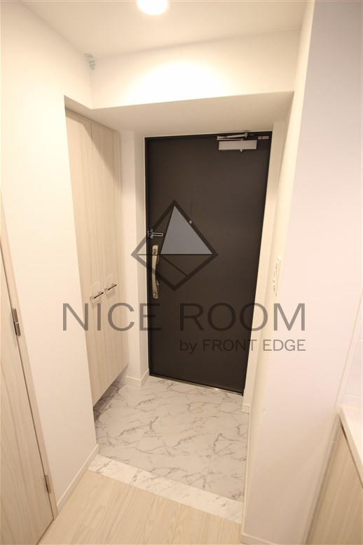 玄関　ルーエ本町　玄関