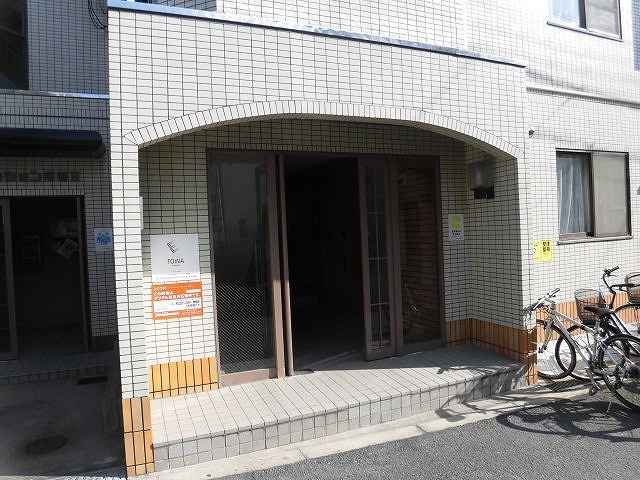 エントランス　落ちついた外観にマッチしたエントランスです