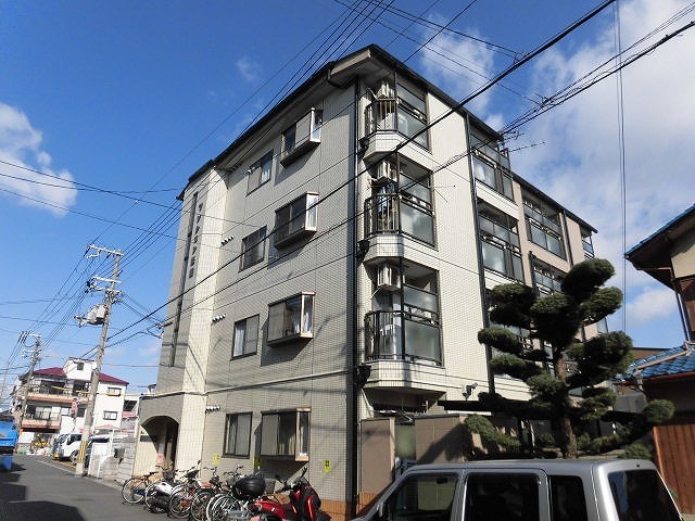 建物外観　タイル張りの外観です