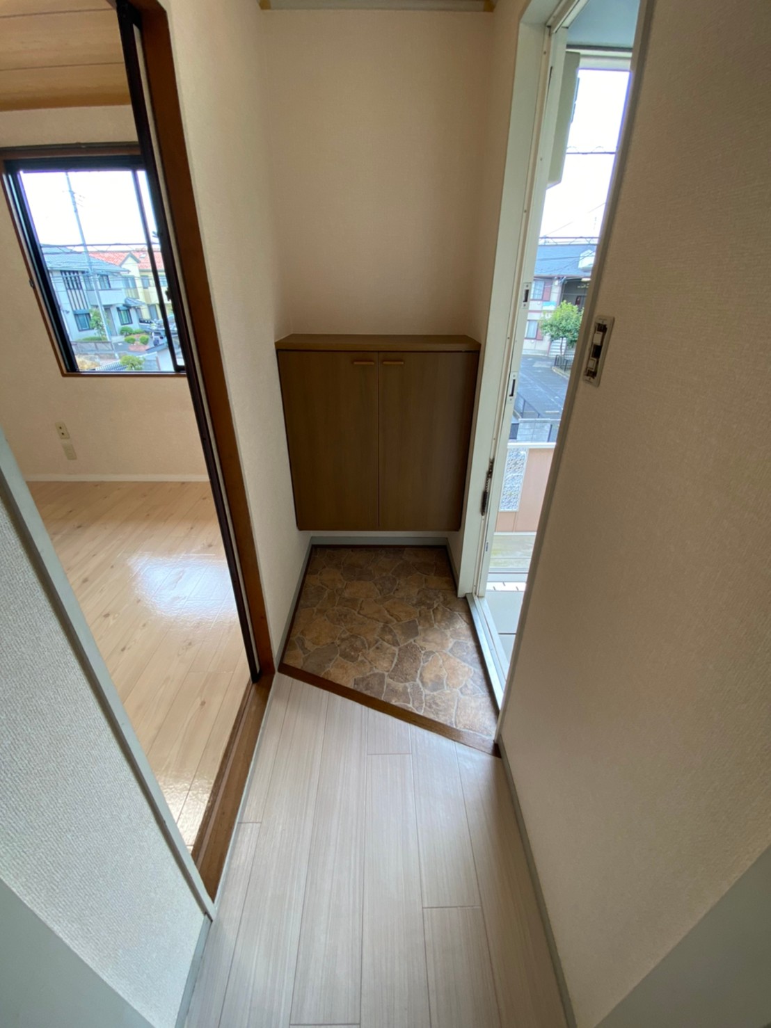 玄関　同建物別号室