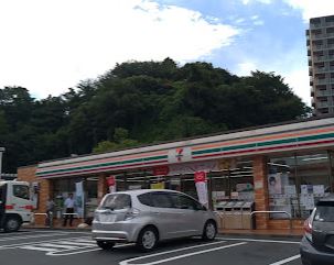 コンビニ　セブンイレブン 藤沢川名店（コンビニ）まで370m