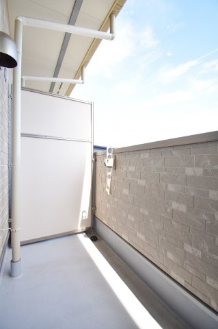 バルコニー　明るいバルコニーです