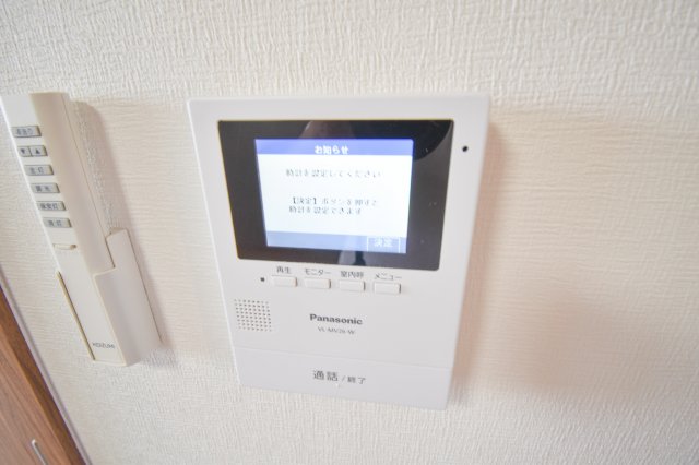 セキュリティ　TVモニターホンは安心ですね。誰か確認してから開けて下さいね