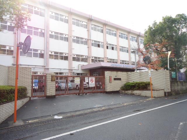 小学校　医生丘小学校（小学校）まで720m