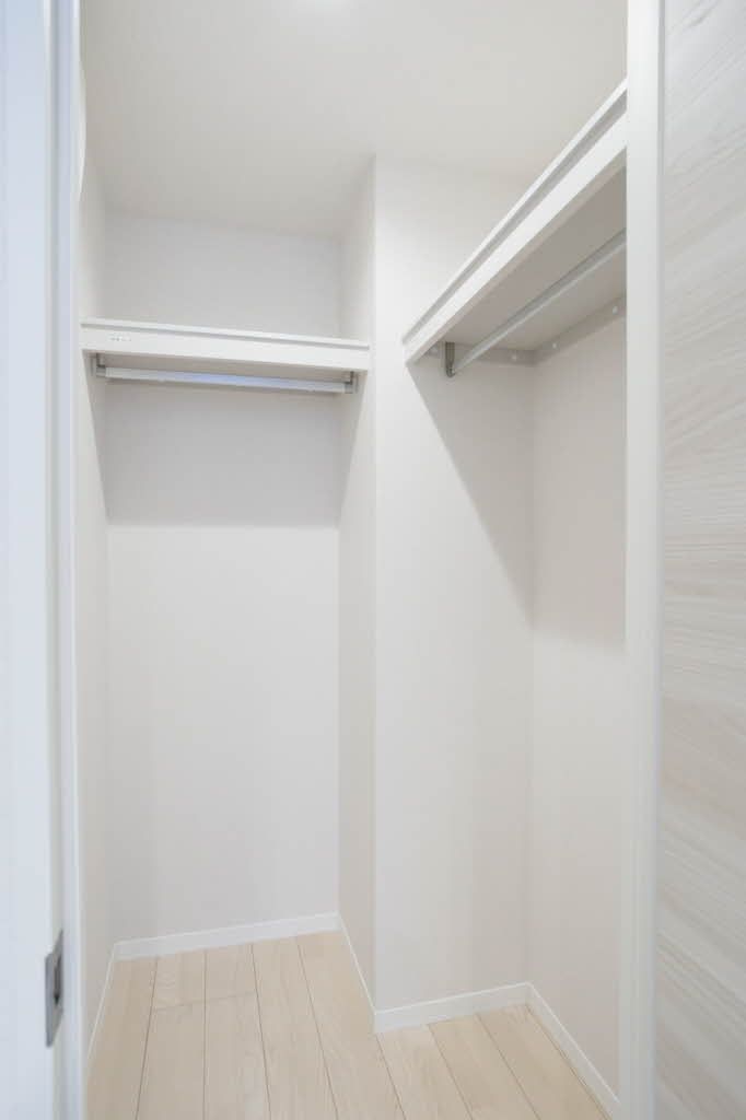 収納　広々としたウォーキングクローゼットがございます。