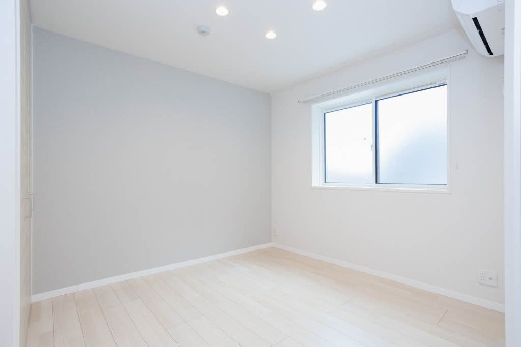 その他部屋・スペース　アクセントクロスがおしゃれな６．７帖の洋室です。