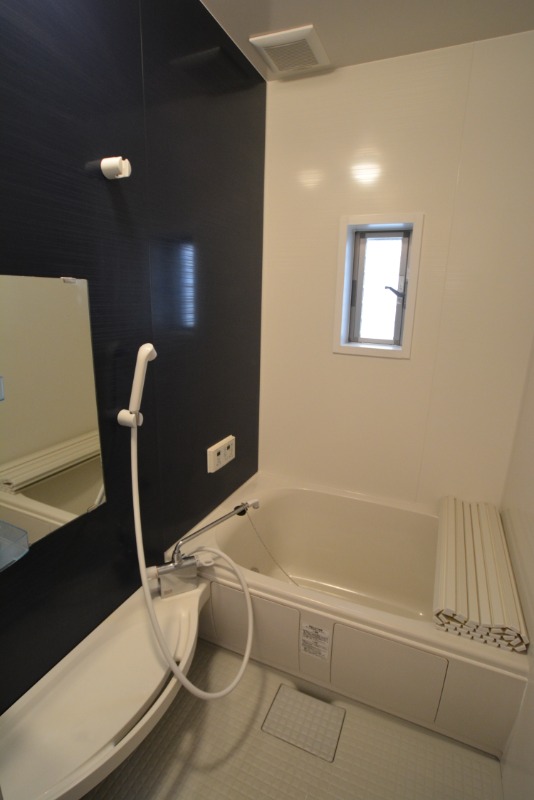 バス・シャワールーム　追い焚き機能付き風呂