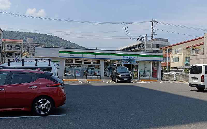 コンビニ　ファミリーマート（コンビニ）まで426m