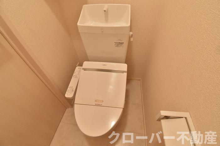 トイレ　温水洗浄暖房便座
