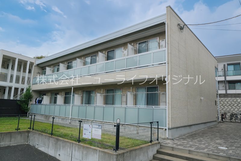 建物外観　スタイリッシュな雰囲気のある２階建てアパートです☆