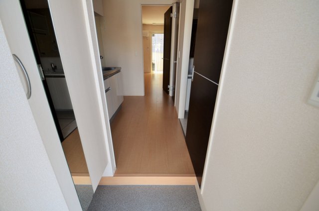 玄関　収納付玄関