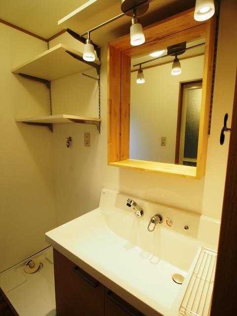 洗面設備　室内洗濯機置き場付きで便利！