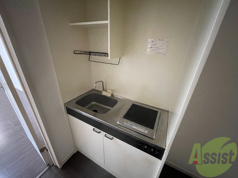 キッチン　シンプルなキッチンです。一人暮らしにはちょうどいいサイズ。