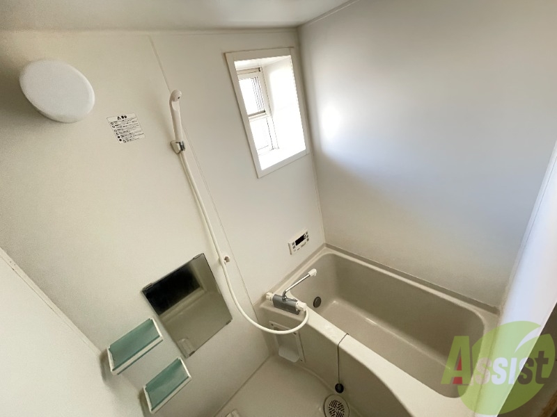 バス・シャワールーム　バスルームはこちらです。広々としてゆったり休めます。