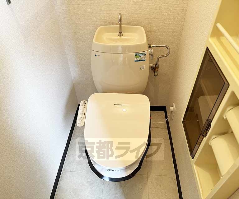 トイレ　ウォシュレット付き・