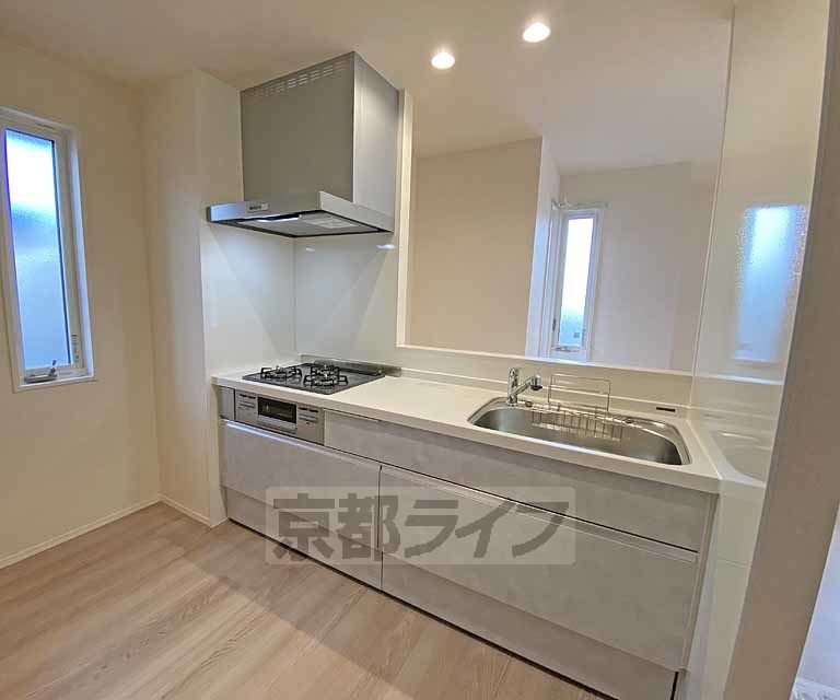 キッチン　解放感のあるオープンカウンターキッチンです。