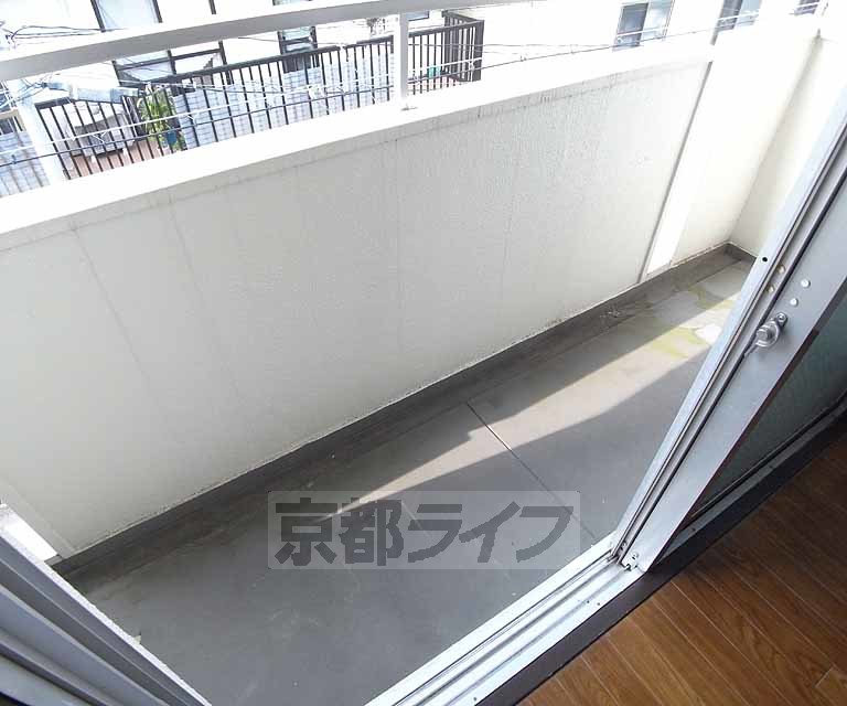 バルコニー　立派なバルコニーがついてます。